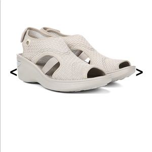 EUC, B ZEES DREAM BEIGE SANDAL